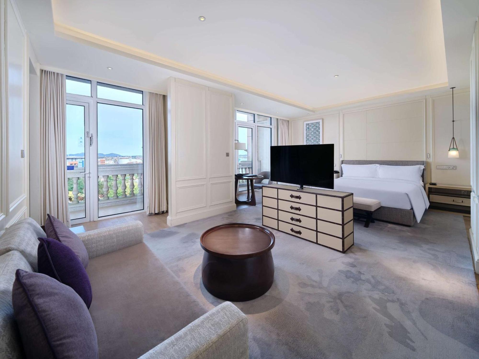 Hilton Dalian Golden Pebble Beach Resort Zhaojiatun Bagian luar foto