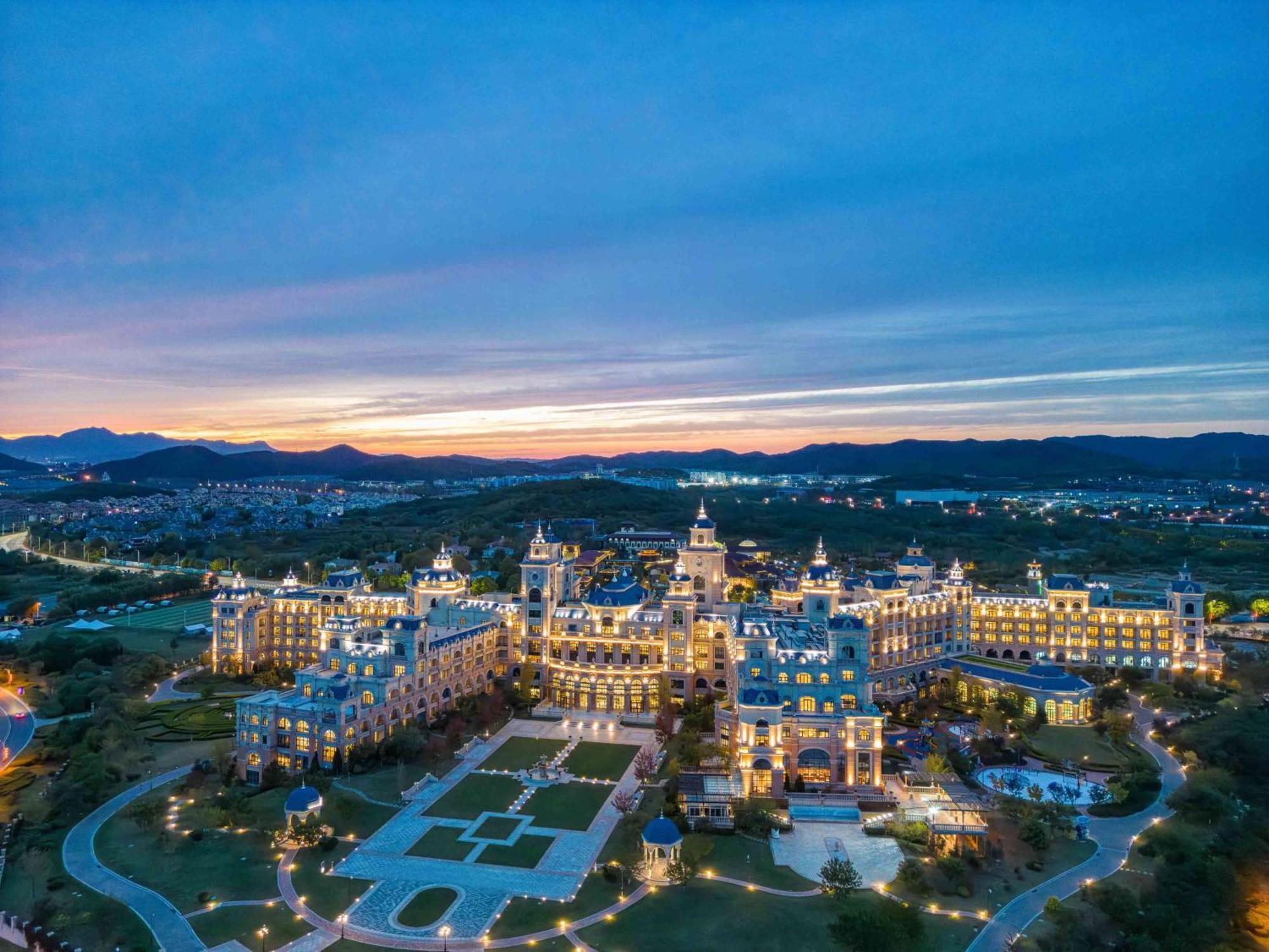 Hilton Dalian Golden Pebble Beach Resort Zhaojiatun Bagian luar foto