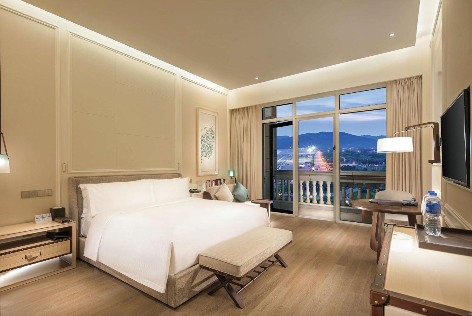 Hilton Dalian Golden Pebble Beach Resort Zhaojiatun Bagian luar foto